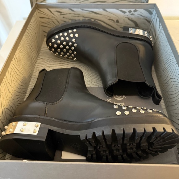 Alexander McQueen Black Embellished Chelsea Boot Size 6 NWT - Picture 9 of 10